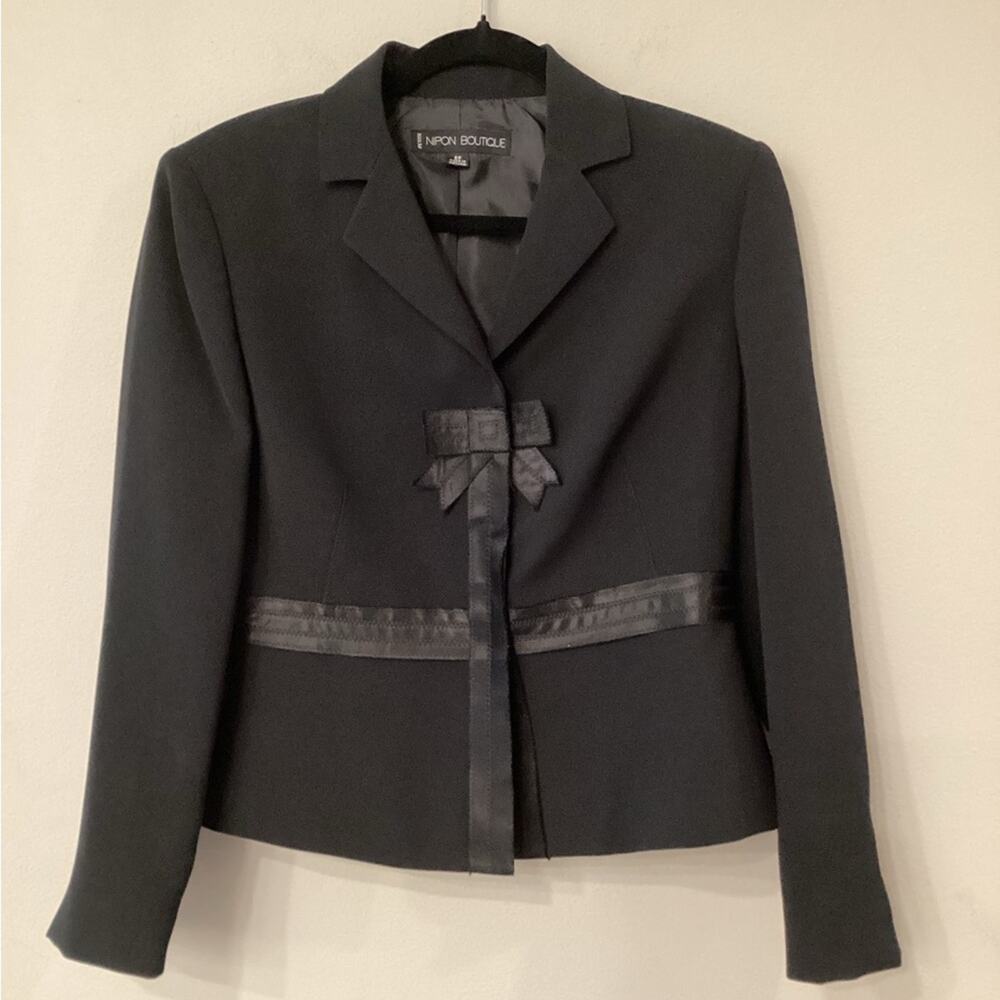 Nipon Boutique Petite Size 8 Black Suit Blazer.  Preloved.